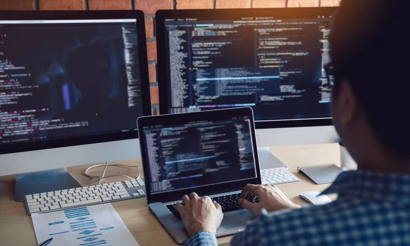 数据科学选型:R与Python如何赋能富阳市网站建设?
